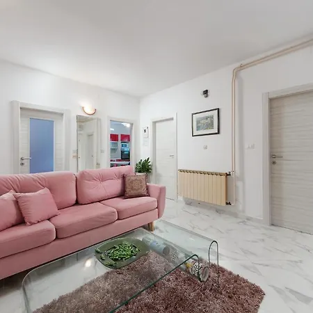 Lala & Nina Apartment